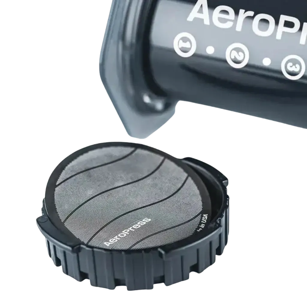 AeroPress Stainless Steel Filter, eingesetzt in der AeroPress Original 
